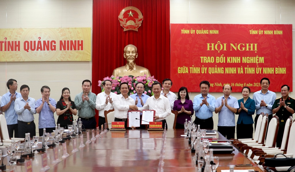 UBND 2 tỉnh Quảng Ninh - Ninh Bình ký biên bản ghi nhớ hợp tác.