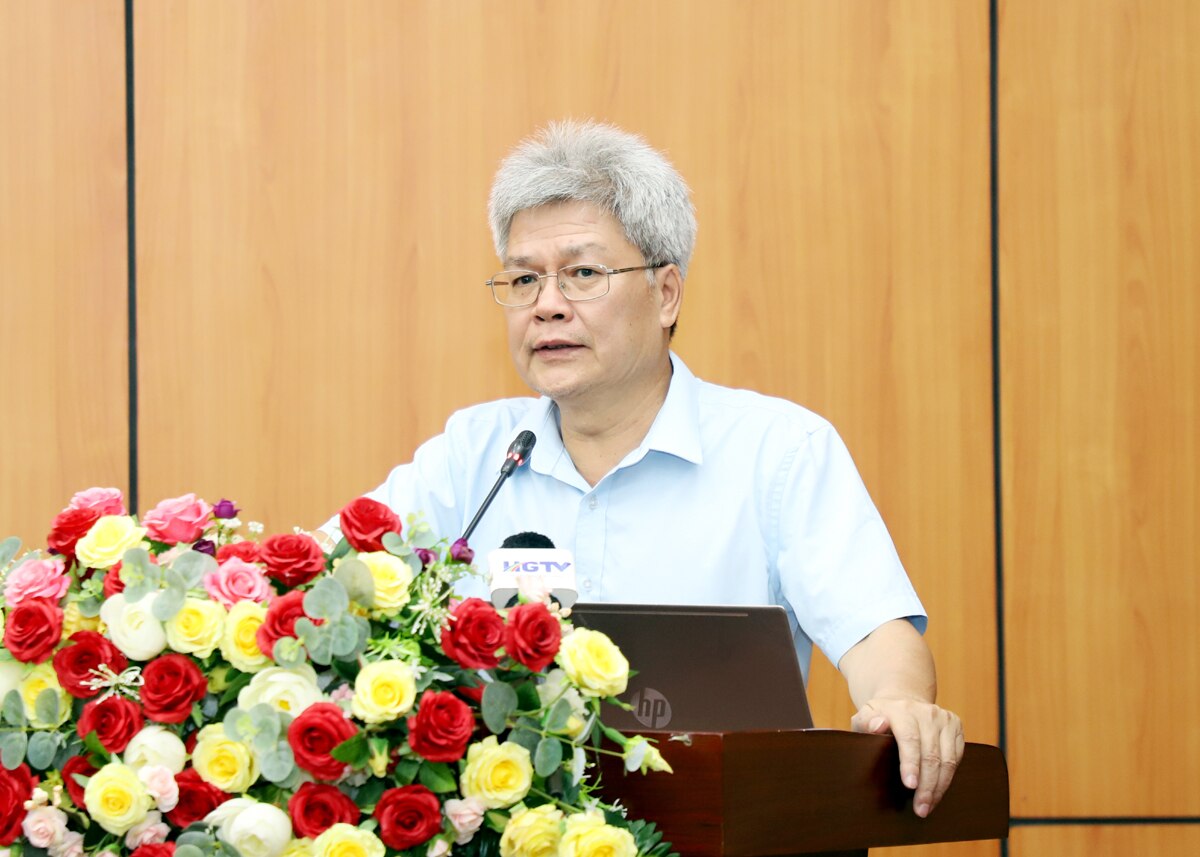 PGS-TS Trần Tân Văn, Điều phối viên mạng lưới Công viên ĐCTC phát biểu tại hội nghị.