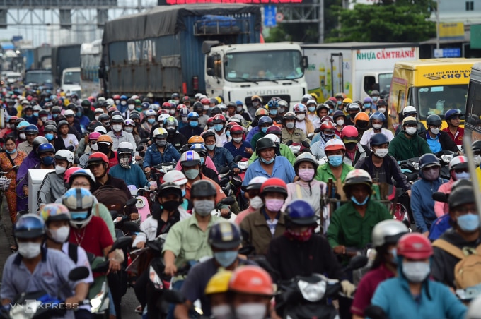Quốc lộ 1 đoạn qua huyện Bình Chánh ùn tắc khi người dân đổ về quê nghỉ lễ 30/4/2023. Ảnh: Quỳnh Trần