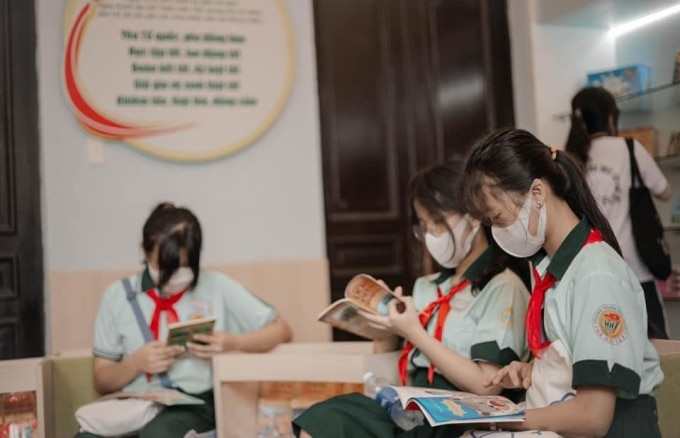 Học sinh trường THCS Hà Huy Tập, TP HCM, trong buổi trải nghiệm tại Bảo tàng chứng tích chiến tranh, tháng 12/2021. Ảnh: Fanpage nhà trường