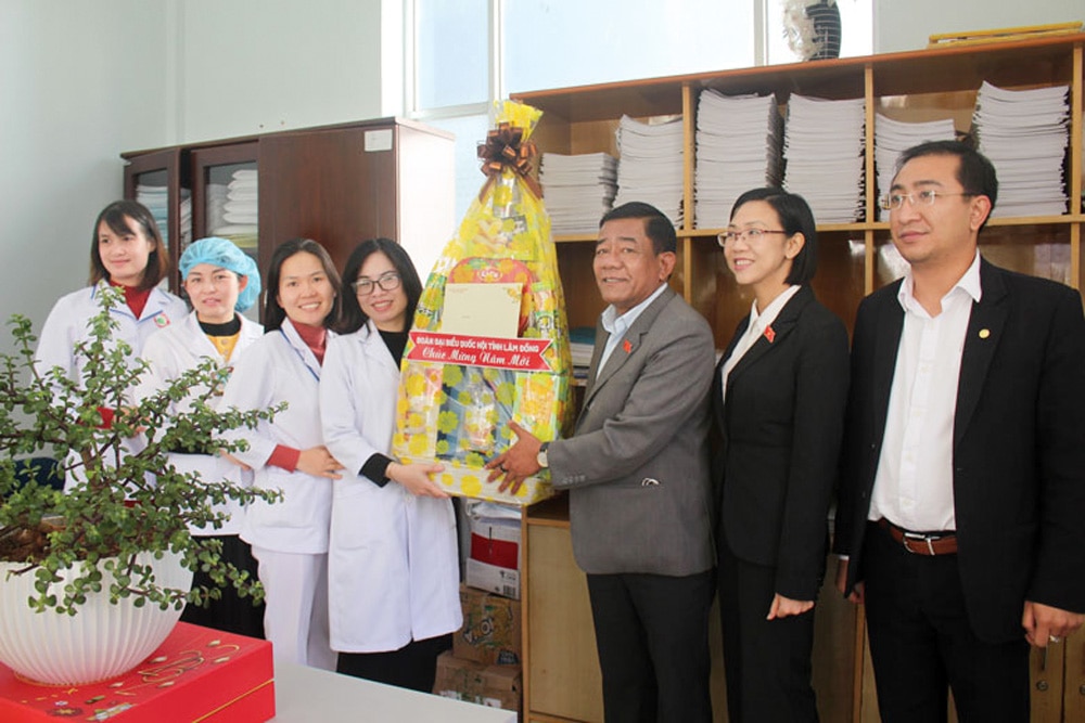 Đoàn ĐBQH tỉnh Lâm Đồng đến thăm hỏi, tặng quà, chúc tết đội ngũ y, bác sĩ
Ban Bảo vệ, chăm sóc sức khỏe cán bộ