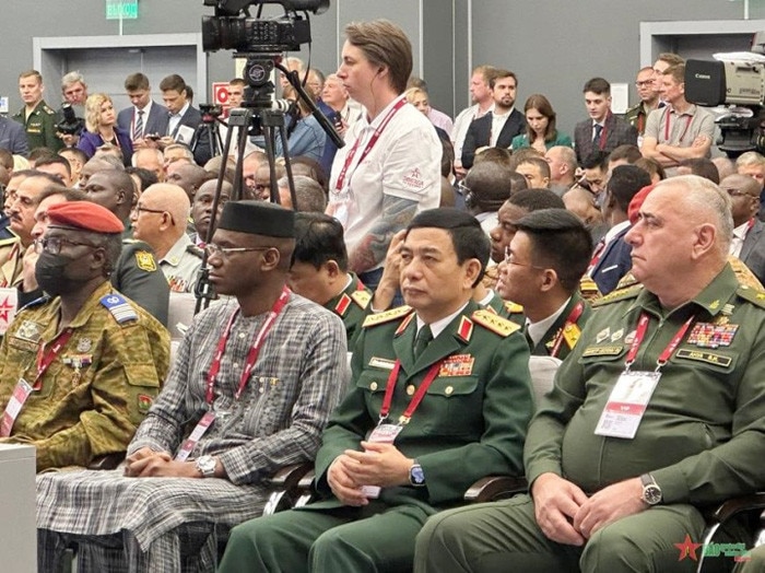 حضر وزير الدفاع الوطني فان فان جيانج حفل افتتاح الجيش 2023