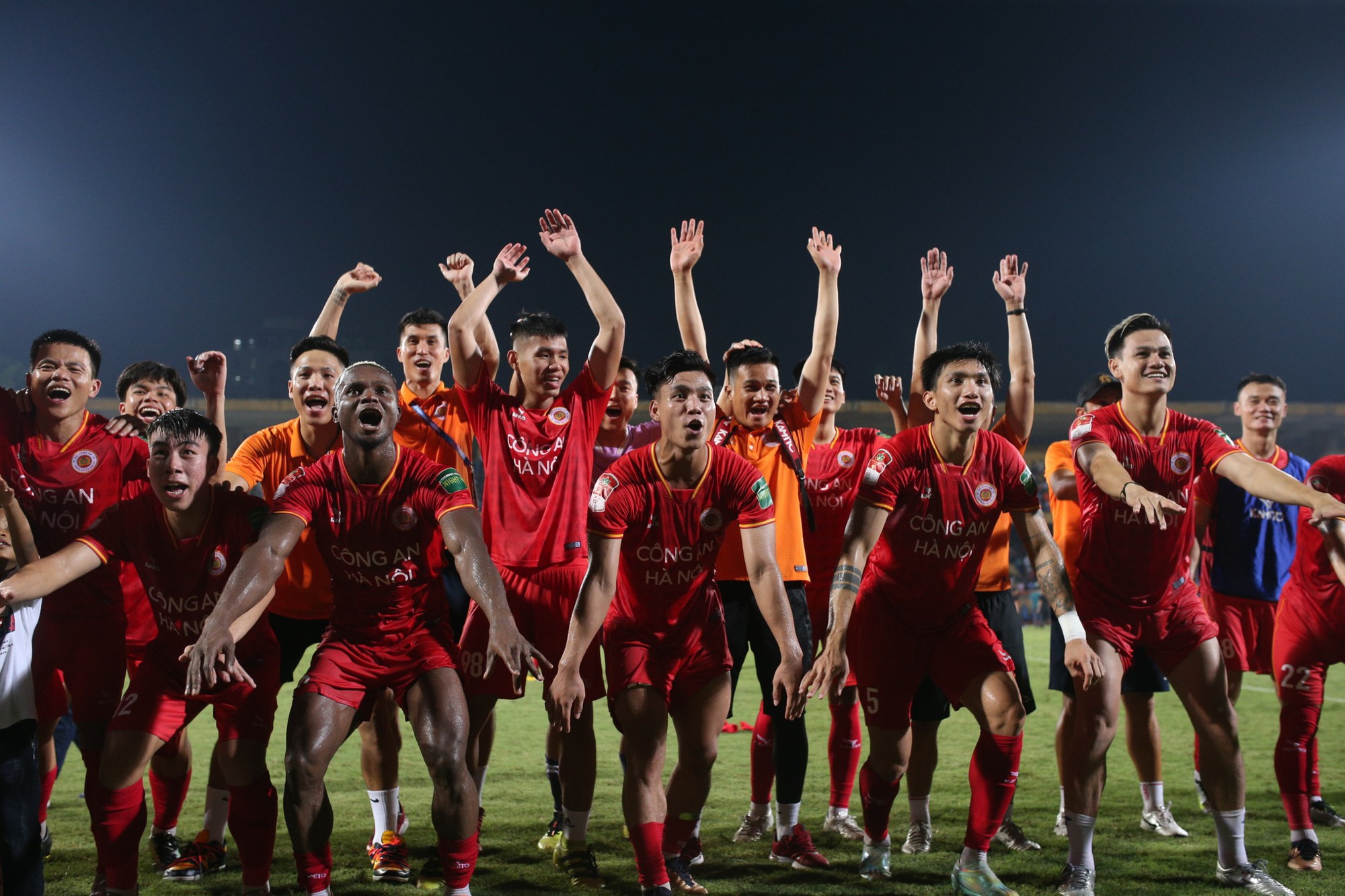 CLB Công an Hà Nội vô địch ngay mùa đầu tiên chơi V-League
 - Ảnh 1.