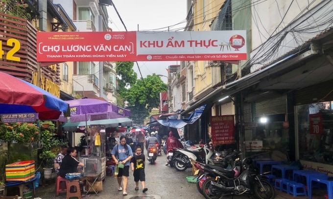 Khu ẩm thực chợ Lương Văn Can, nơi nổi tiếng với món giá bể xào