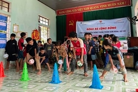 Hướng Hóa: Gần 1.000 thiếu nhi tham gia Ngày hội Bóng đá cộng đồng lồng ghép truyền thông phòng tránh bom mìn