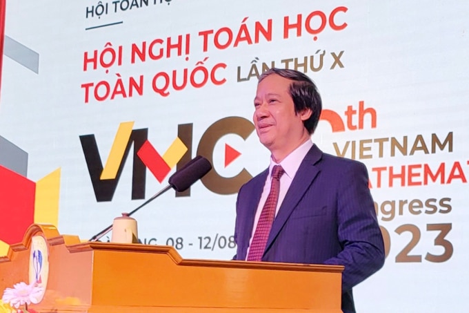 Bộ trưởng Nguyễn Kim Sơn phát biểu tại Hội nghị Toán học toàn quốc lần thứ X tại Đà Nẵng, sàng 8/8. Ảnh: MOET