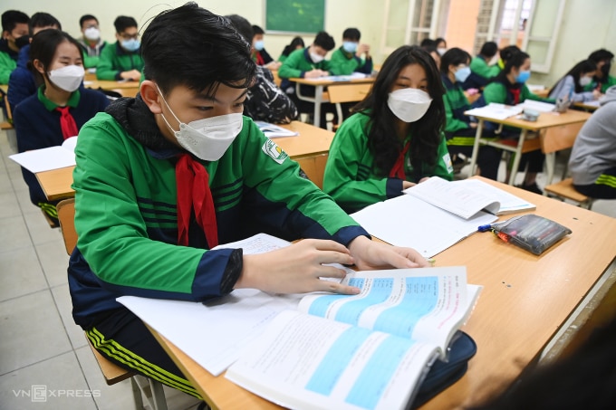 Học sinh lớp 6, trường THCS Nguyễn Tri Phương, Hà Nội, trong một buổi học tháng 2/2022. Ảnh: Giang Huy