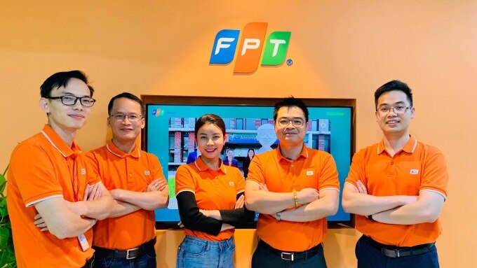 Anh Nguyễn Viết Phúc (ngoài cùng bên trái) - quản lý cấp cao của FPT Software Korea. Ảnh: Nhân vật cung cấp
