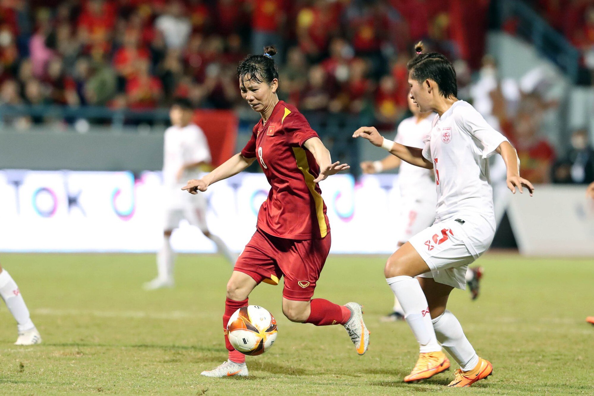 Lank FC mời Trần Thị Thùy Trang sang Bồ Đào Nha đá cùng Huỳnh Như; Tuyển bóng chuyền Việt Nam xếp nhì SEA V-League
