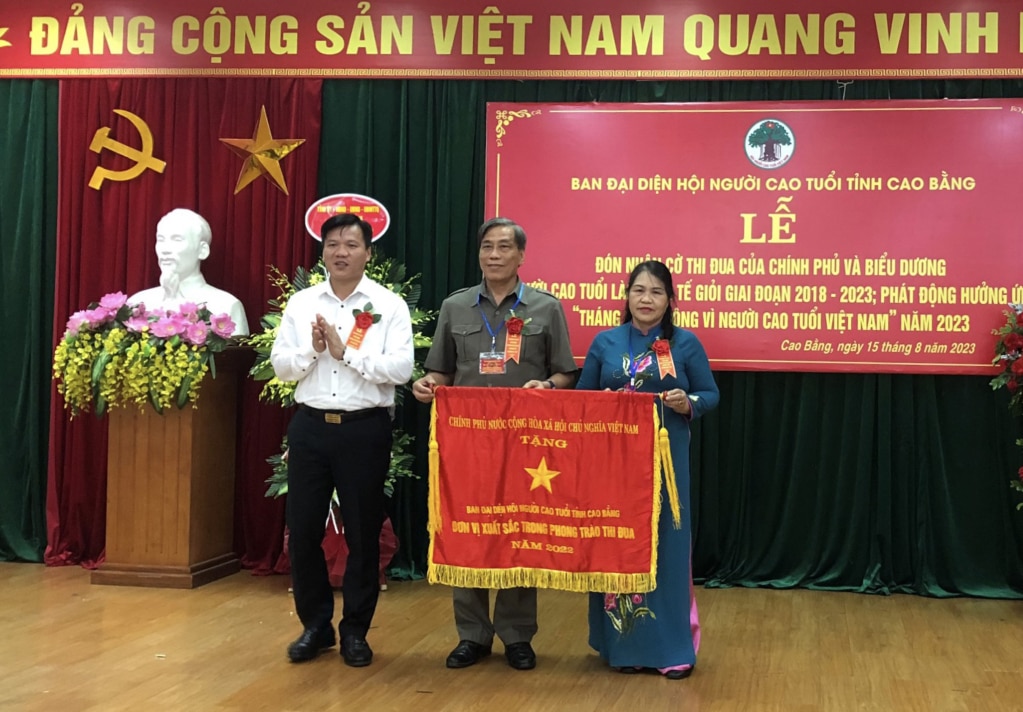 đồng chí: Trịnh Trường Huy, Tỉnh ủy viên, Phó Chủ tịch UBND tỉnh,Trưởng Ban Công tác Hội NCT tỉnh;