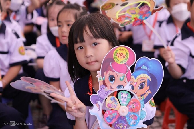 Học sinh trường Tiểu học Nguyễn Bỉnh Khiêm (quận 1, TP HCM) dự lễ khai giảng, sáng 5/9/2022. Ảnh: Quỳnh Trần