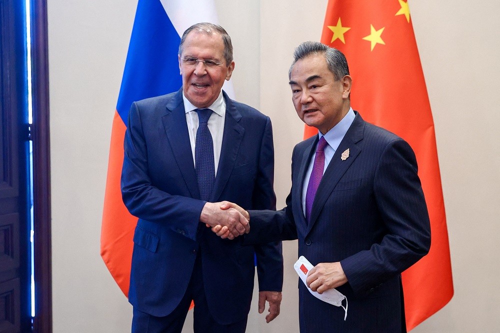 (08.08) Ngoại trưởng Nga Sergei Lavrov và người đồng cấp Trung Quốc Vương Nghị trong cuộc gặp hồi tháng 7/2022. (Nguồn: Bộ Ngoại giao Nga)