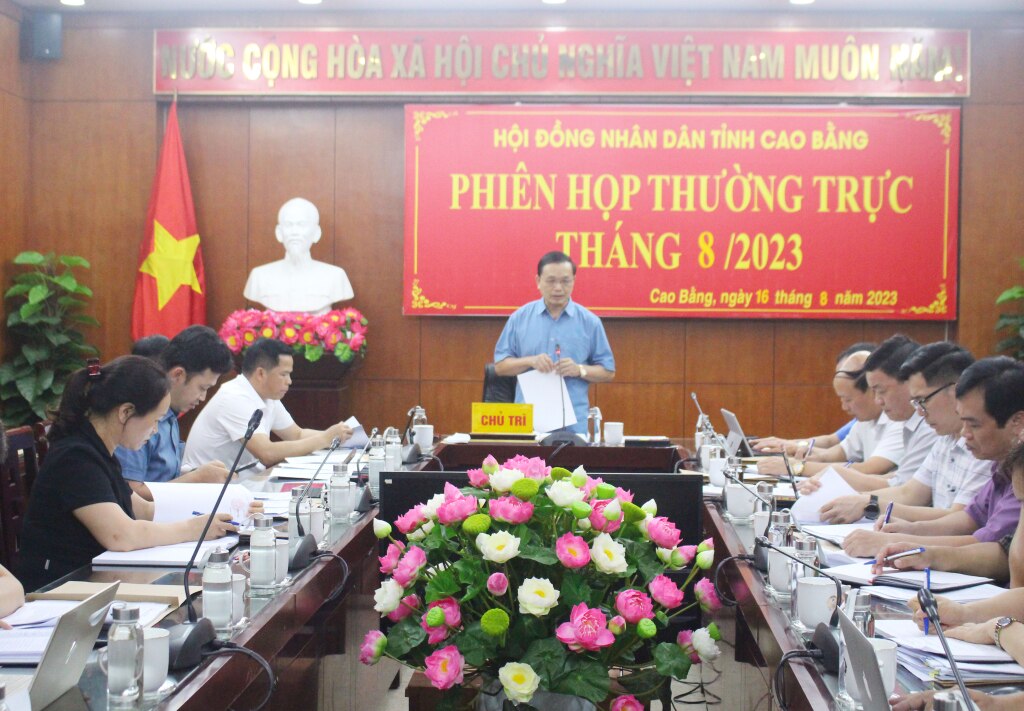 Chủ tịch HĐND tỉnh Triệu Đình Lê chủ trì phiên họp Thường trực HĐND tỉnh tháng 8/2023.