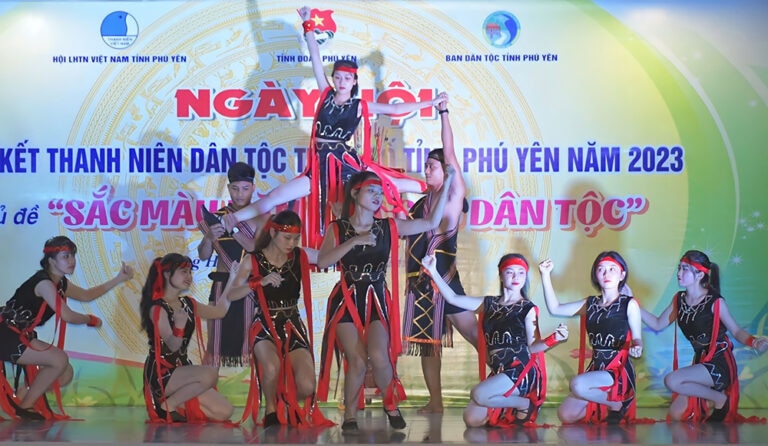 Phu Yen Online - Exciting ethnic minority youth festival