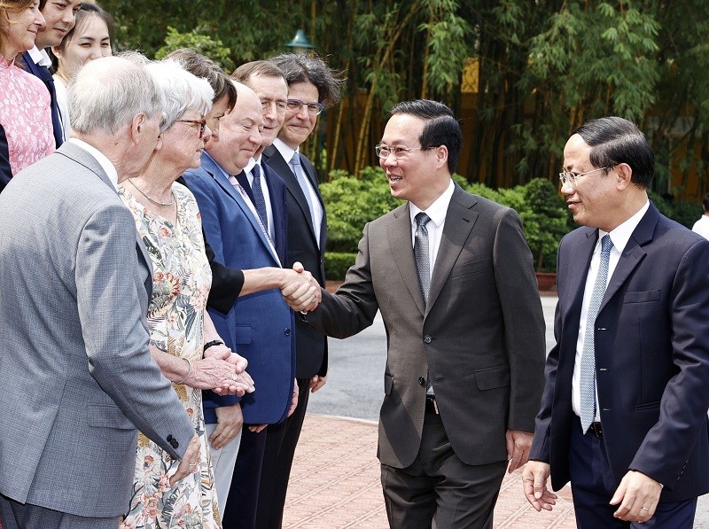 
Chủ tịch nước Võ Văn Thưởng gặp các nhà khoa học quốc tế và Việt Nam tham dự Hội nghị “Các cửa sổ nhìn ra vũ trụ”.