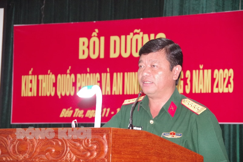 Đại tá Nguyễn Thanh Xuân, Phó Chỉ huy trưởng, tham mưu trưởng Bộ Chỉ huy Quân sự tỉnh phát biểu khai mạc lớp tập huấn