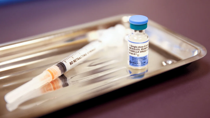 Vaccine sởi - quai bị - rubella hiện nay. Ảnh: Reuters