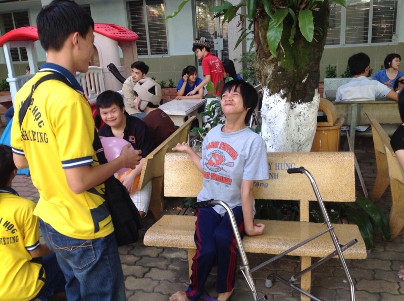 Trẻ em tại Trung tâm Bảo trợ trẻ tàn tật mồ côi Thị Nghè được sống trong không gian mát mẻ.