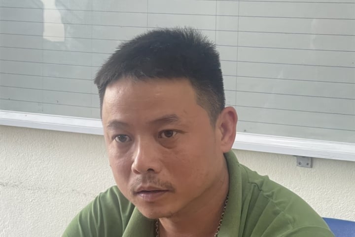 Tài xế Nguyễn Văn Thắng tại cơ quan công an. (Ảnh: Công an Lào Cai).