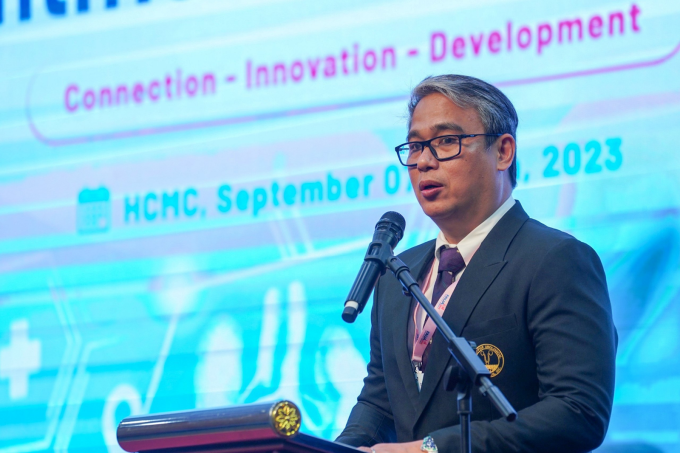 Giáo sư Samuel phát biểu tại Hội nghị Tiết niệu Đông Nam Á 2023 tại TP HCM ngày 7/9. Ảnh: Bệnh viện Đa khoa Tâm Anh
