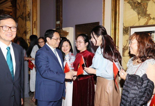 Kiều bào Việt Nam tại San Francisco, Mỹ đón Thủ tướng Phạm Minh Chính và đoàn đại biểu cấp cao Việt Nam. Ảnh: VGP