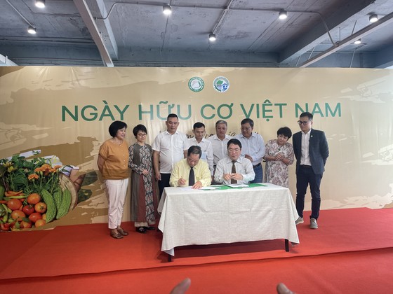 Hiệp hội Nông nghiệp hữu cơ Việt Nam ký kết hợp tác với Sở NN-PTNT TPHCM ảnh 2