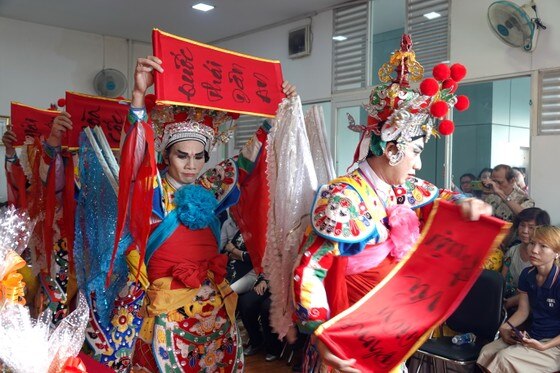 Các nghệ sĩ Nhà hát Nghệ thuật Hát bội TPHCM trình diễn màn múa Tứ Thiên Vương chào mừng lễ Giỗ tổ Sân khấu năm 2023. Ảnh: THÚY BÌNH ảnh 1