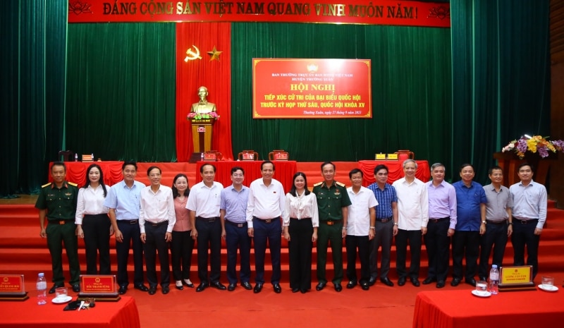 Bộ trưởng Đào Ngọc Dung  cùng các đại biểu, cử tri huyện Thường Xuân