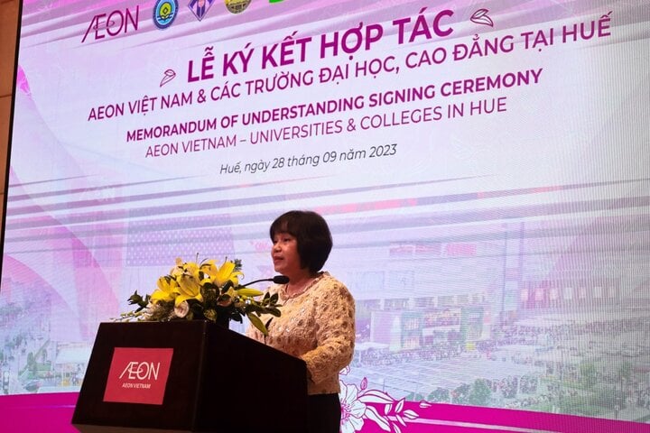 Bà Lê Việt Nga - Phó Vụ trưởng Vụ thị trường trong nước, Bộ Công thương phát biểu tại Lễ ký kết hợp tác.