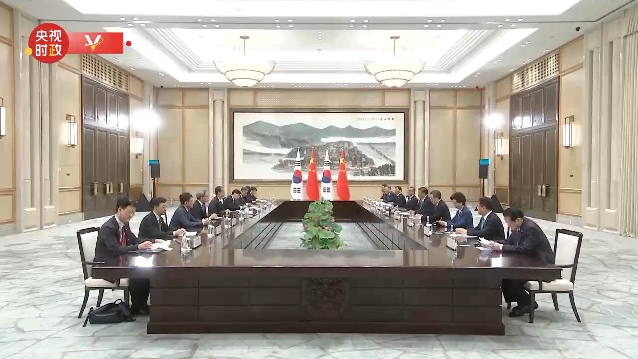 Toàn cảnh Chủ tịch Trung Quốc Tập Cận Bình gặp Thủ tướng Hàn Quốc Han Duck-soo tại Hàng Châu, thủ phủ tỉnh Chiết Giang, miền Đông Trung Quốc trước lễ khai mạc Đại hội Thể thao châu Á lần thứ 19, ngày 23/9/2023. (Nguồn: CGTN)