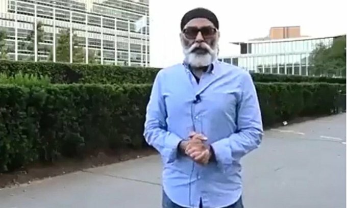 Gurpatwant Singh Pannun xuất hiện trong video đăng tải vào tháng 6, đứng trước trụ sở Liên Hợp Quốc tại New York, cáo buộc chính phủ Ấn Độ liên quan cái chết của giáo sĩ Sikh ở Canada. Ảnh: Times of India