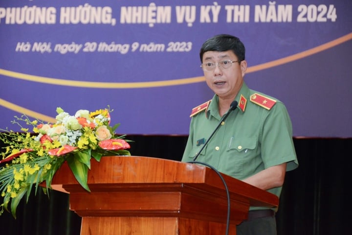 Thiếu tướng Trần Đình Chung - Phó cục trưởng Cục an ninh chính trị nội bộ phát biểu tại hội nghị.