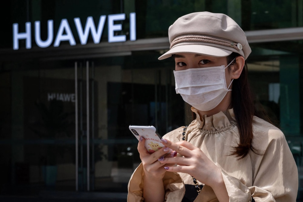 Công nhân sản xuất smartphone Huawei nhận lương cao hơn iPhone - Ảnh 1.