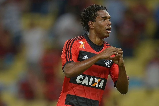 Đội bóng V-League chiêu mộ đồng đội cũ của danh thủ Ronaldinho  - Ảnh 1.