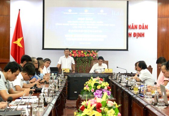 Lãnh đạo Sở TT-TT tỉnh Bình Định phát biểu tại họp báo ảnh 1