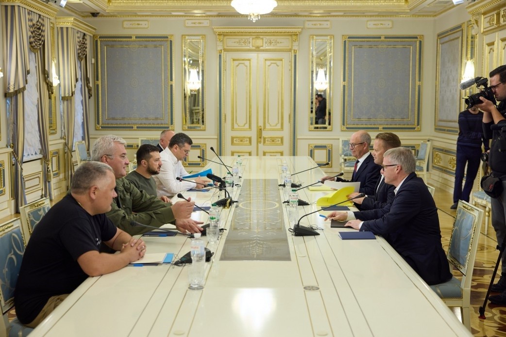 (09.29) Tổng thống Ukraine Volodymyr Zelensky thảo luận với Bộ trưởng Quốc phòng Anh Grant Shapps ngày 28/9 tại Kiev. (Nguồn: Văn phòng Tổng thống Ukraine)