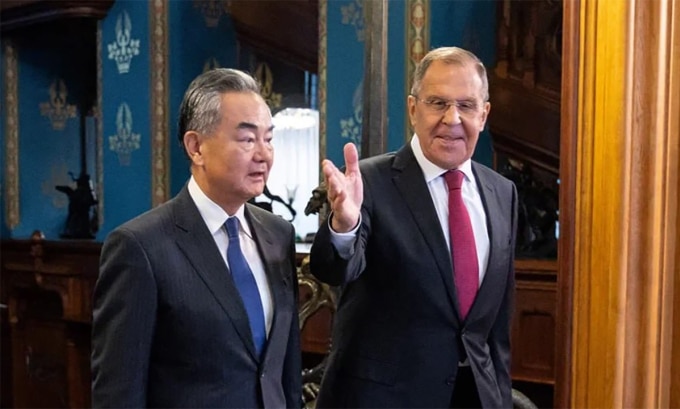 Ngoại trưởng Nga Sergey Lavrov (phải) và Ngoại trưởng Trung Quốc Vương Nghị (trái) tại Moskva ngày 18/9. Ảnh: BNG Nga