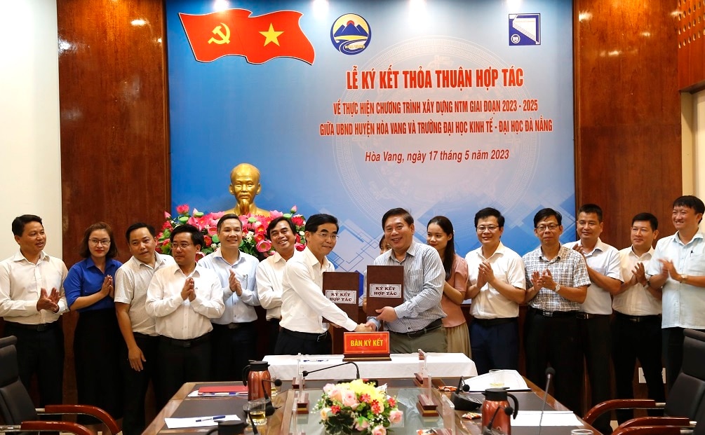 Đà Nẵng: Nhiều quận huyện hợp tác các trường đại học đào tạo cán bộ - Ảnh 2.