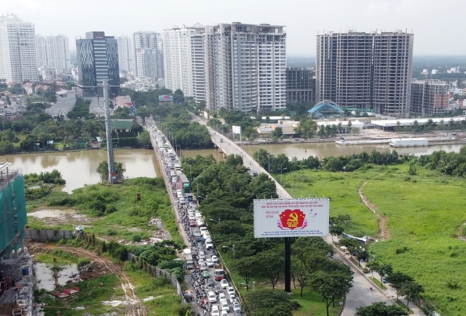 Trục đường Nguyễn Hữu Thọ, đoạn qua huyện Nhà Bè, năm 2020. Ảnh: Gia Minh
