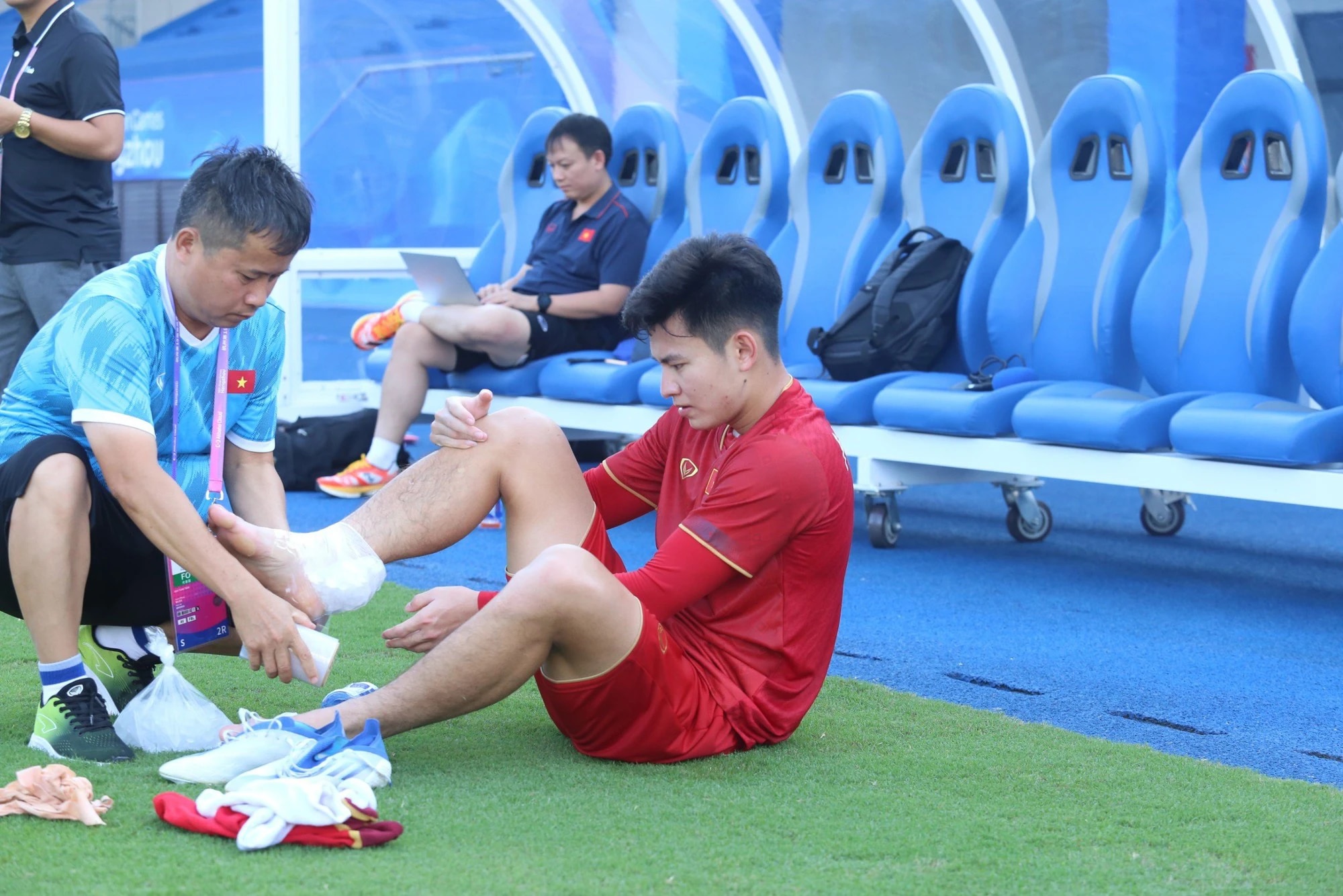 Olympic Việt Nam nhận cú sốc lực lượng trước trận gặp Mông Cổ  - Ảnh 1.