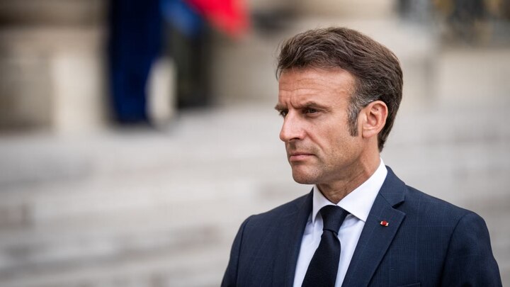 Tổng thống Pháp Emmanuel Macron nhấn mạnh không muốn các quan chức ngoại giao của Pháp trở thành con tin của chính quyền quân sự. (Ảnh: France Info)