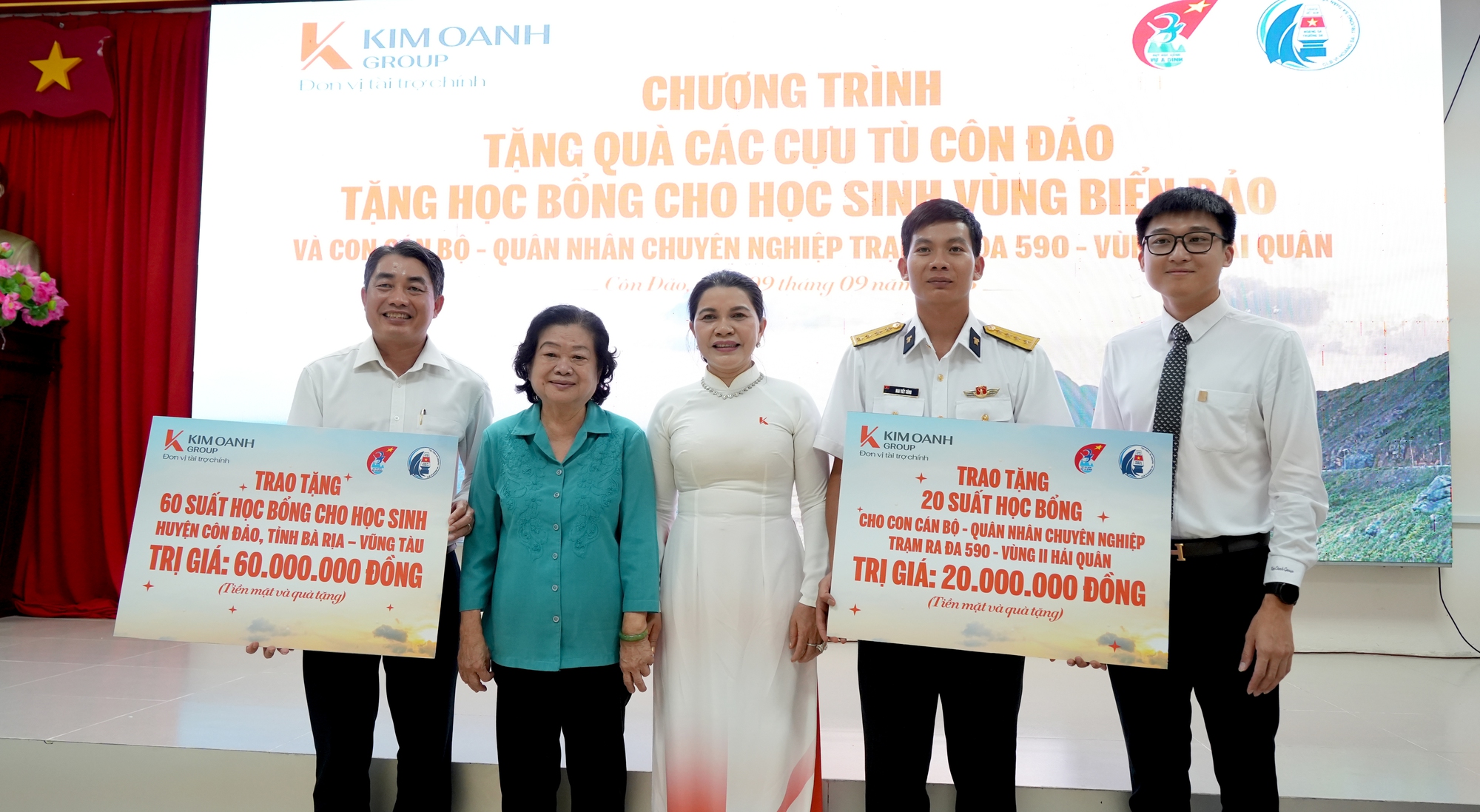 Quỹ từ thiện Kim Oanh tặng học bổng tại Côn Đảo - Ảnh 1.