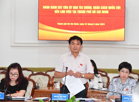 Đồng chí Nguyễn Hữu Toàn, Phó Chủ nhiệm Ủy ban Tài chính - Ngân sách của Quốc hội, phát biểu kết luận buổi làm việc. Ảnh VIỆT DŨNG ảnh 3