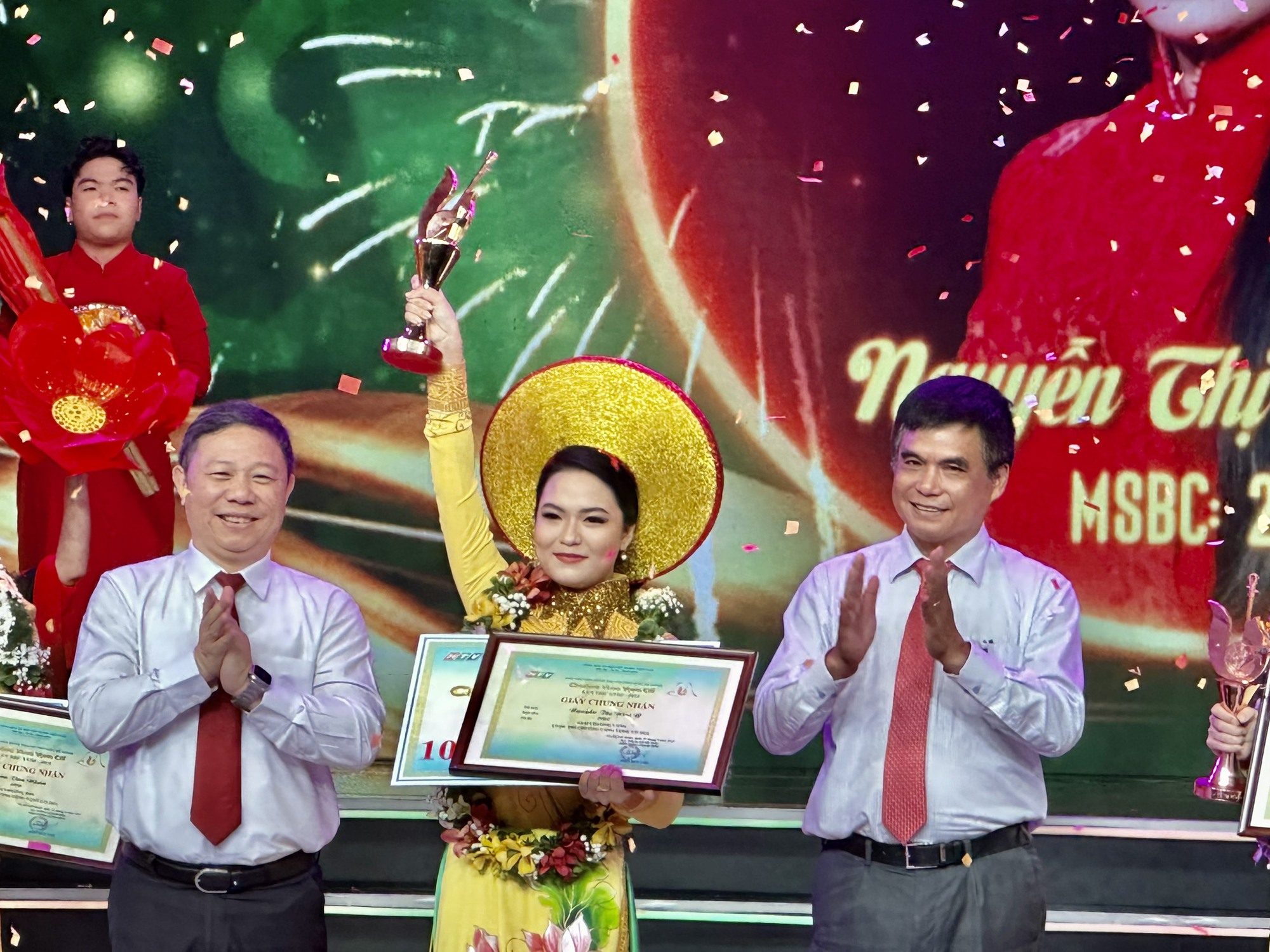 Thí sinh Nguyễn Thị Như Ý đoạt giải “Chuông vàng vọng cổ” 2023 - Ảnh 1.