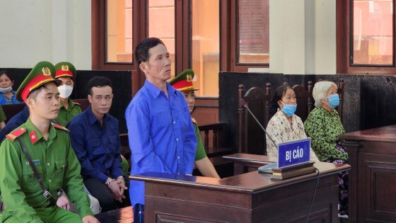 Bị cáo Huỳnh Văn Hoàng tại phiên tòa ảnh 1