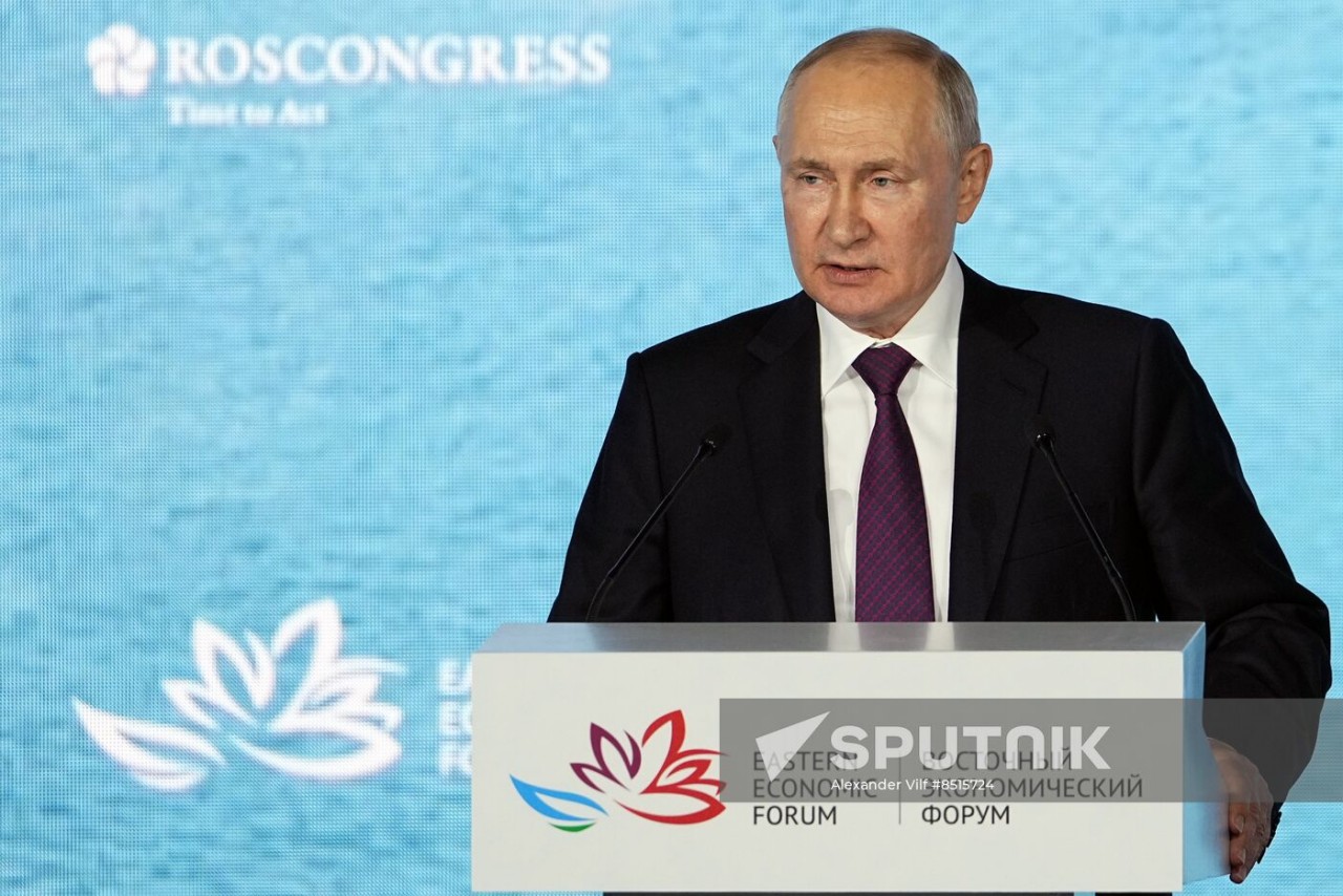 (09.12) Tổng thống Nga Vladimir Putin phát biểu tại Diễn đàn Kinh tế phương Đông ngày 12/9 tại Vladivostok, Nga.