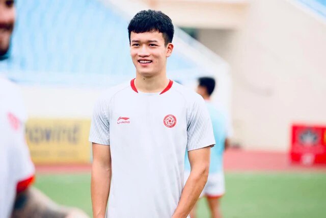 Trò cưng thầy Park nhận danh hiệu cầu thủ xuất sắc nhất V-League 2023  - Ảnh 1.