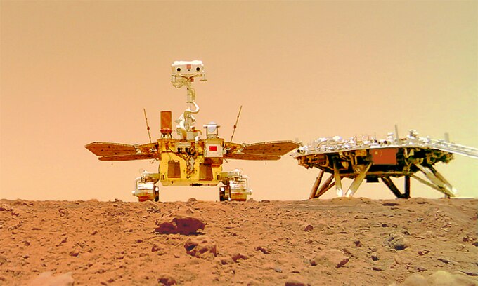 Robot Chúc Dung và trạm đổ bộ của Trung Quốc trên sao Hỏa. Ảnh: CNSA