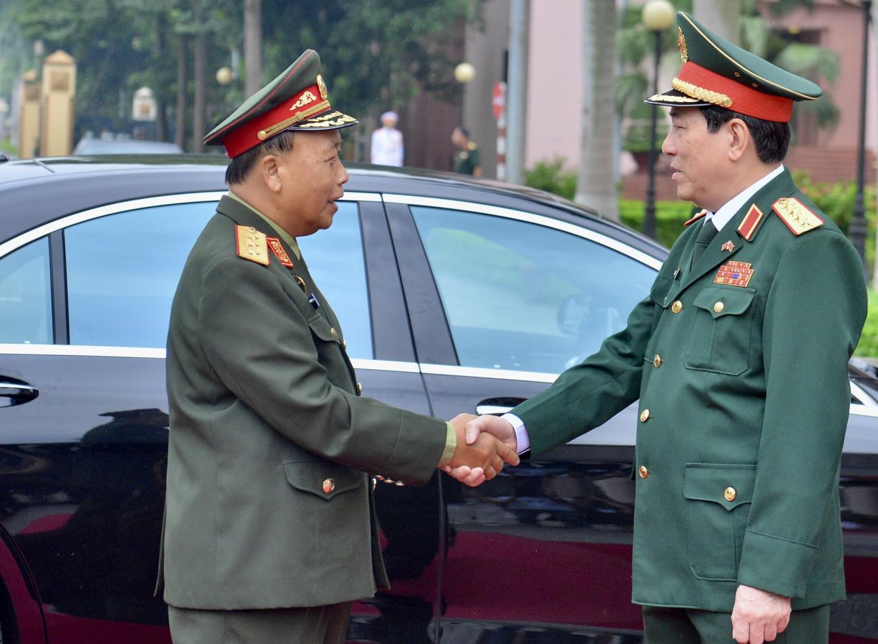 Đại tướng Lương Cường chủ trì lễ đón Chủ nhiệm Tổng cục Chính trị QĐND Lào - Ảnh 1.