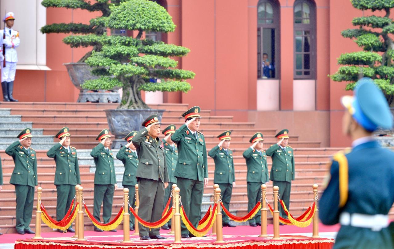Đại tướng Lương Cường chủ trì lễ đón Chủ nhiệm Tổng cục Chính trị QĐND Lào - Ảnh 3.